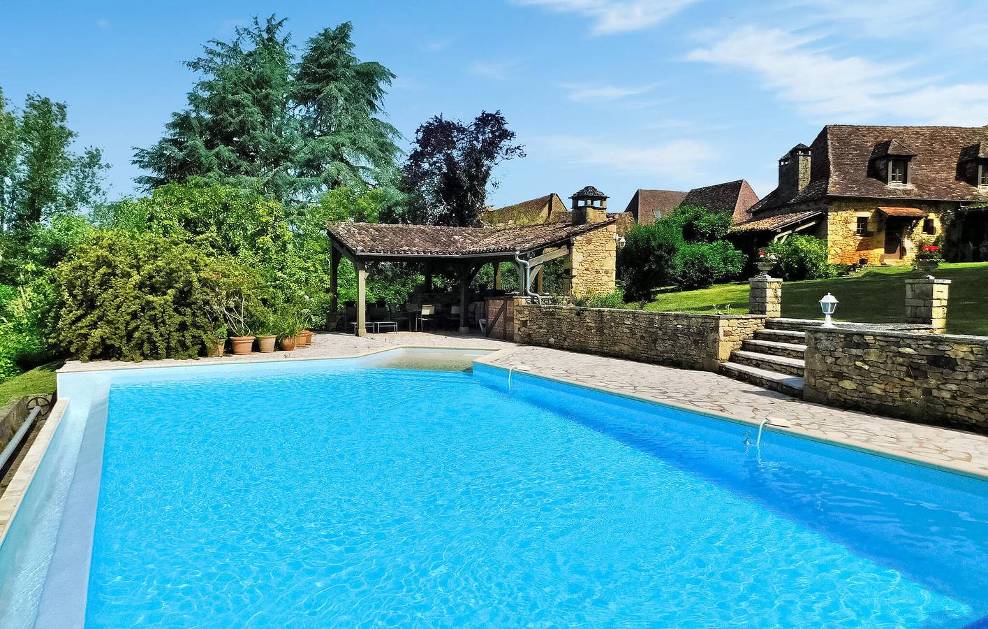 Appartement spacieux de 200m2 avec parking, piscine et Internet in Urval, Périgord Pourpre