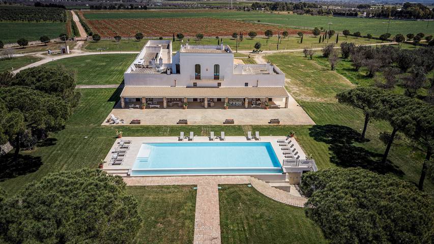 Casa vacanza per 18 persone, con Giardino a Leverano