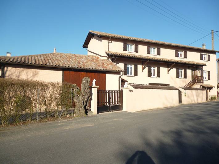 Gîte pour 6 personnes, avec jardin et terrasse, animaux acceptés à Romanèche-Thorins