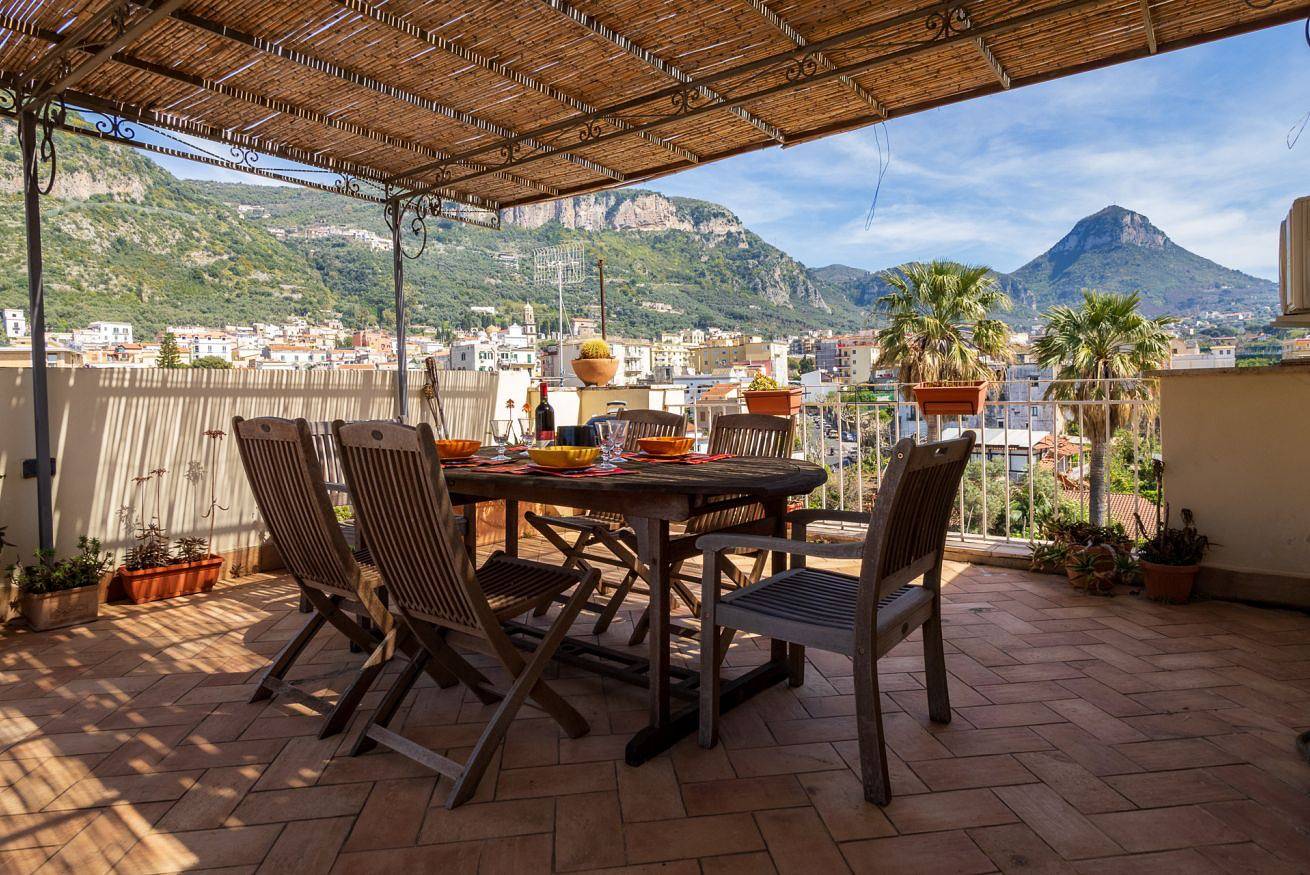 Entire apartment, La Mela - with panoramic terrace in Meta, Sorrentine Peninsula