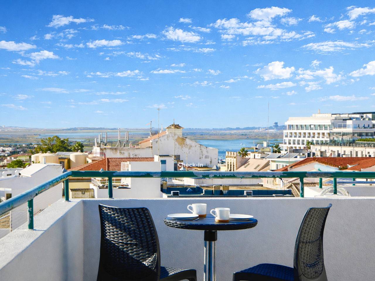 Entire apartment, Charming Apartment in Faro for 6, Fully Equipped with Garden View and Wifi in Sé (Faro), Faro