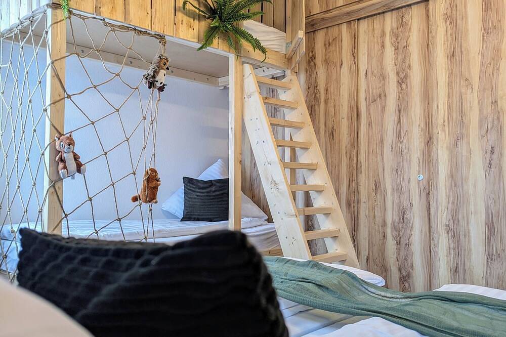 Ganze Wohnung, Baumhaus Suite - Familienfreundlich mit Spielecke und einzigartigem Stockbett in Schönau a.d.Brend, Rhön-Bayern