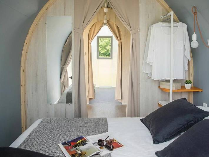 Camping les Rives du Lac Cantalès - Bungalow toilé 4 personnes - Coco Sweet (sans sanitaires, 2 Chambres) in Saint-Gérons, Région d'Aurillac