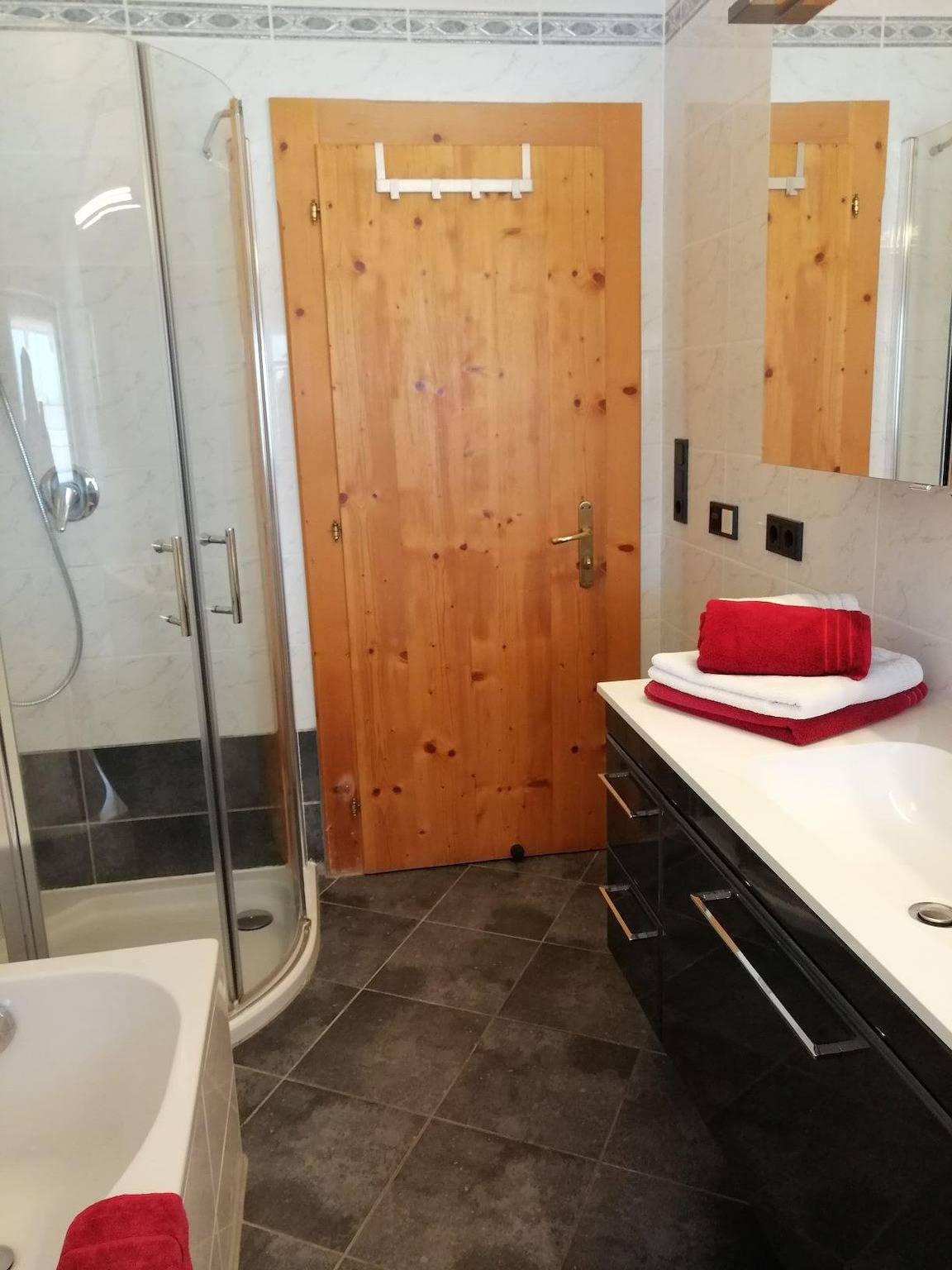 Entire holiday apartment, Ferienwohnung A in Eben am Achensee, Tirolean lowland region