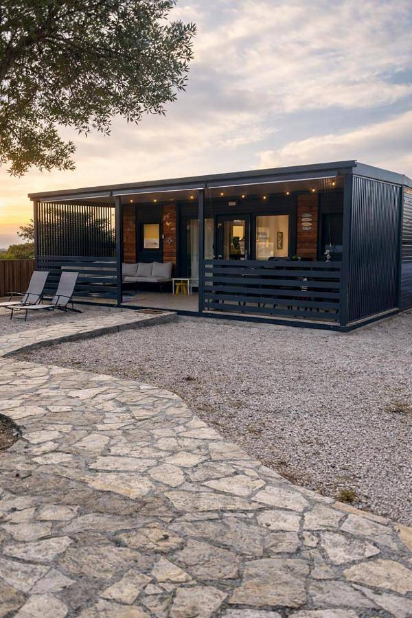 Camping pour 6 personnes, avec piscine ainsi que vue et jardin, adapté aux familles à Pirovac - 3