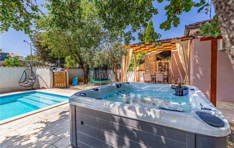 Ferienhaus für 5 Personen, mit Terrasse und Whirlpool in Medulin - 2