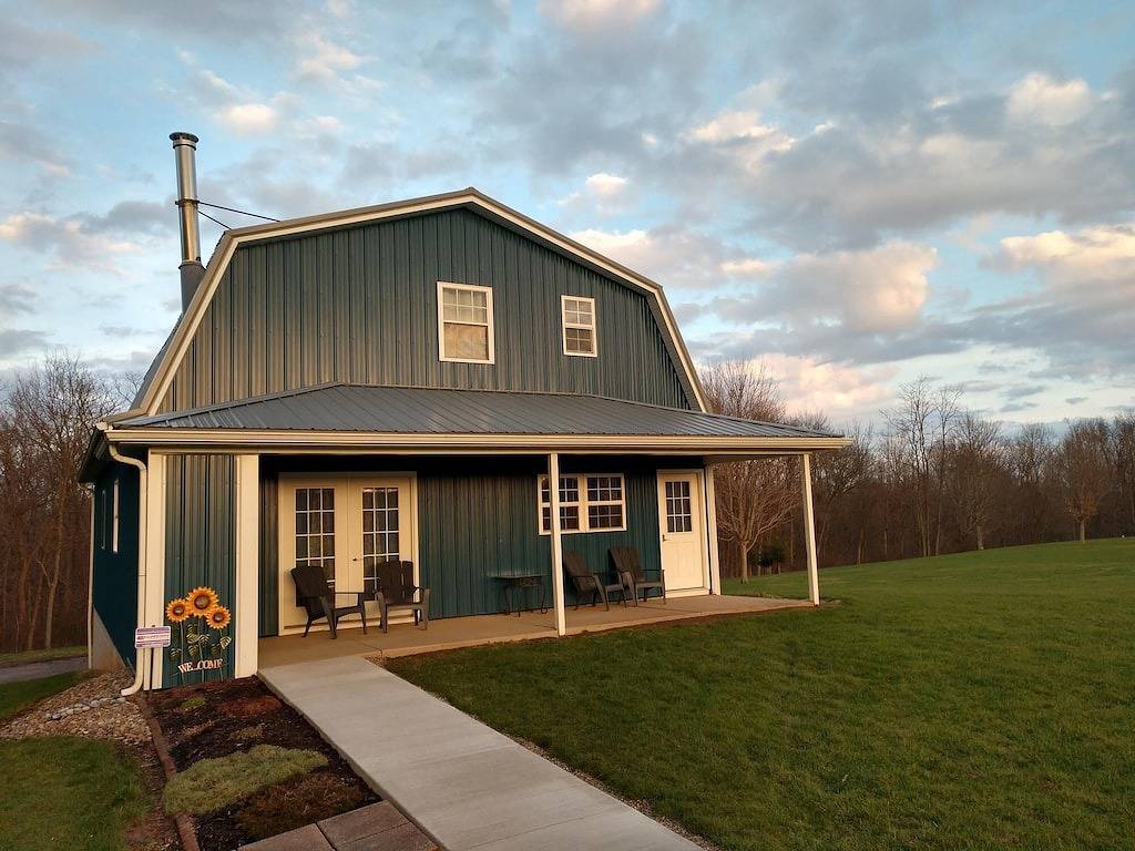 \"The Barn at Sunset Lane\" - Spacious 4Br Home on 16 Acres in Holmes County