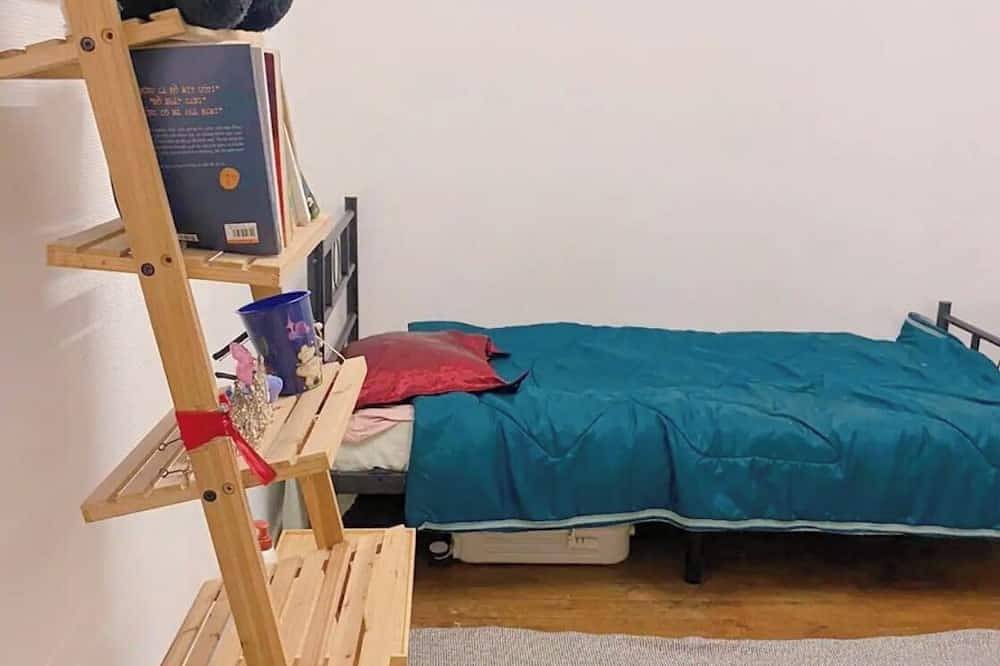 Entire apartment, Small private room, next to train B, 15 minutes go to Paris center. in Cachan, Val-de-Marne
