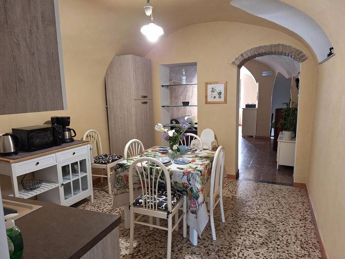 Gîte pour 5 personnes, avec balcon et vue à Cisano sul Neva