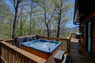 Log Cabin for 6 Guests in Fontana Lake, Swain County, Picture 1