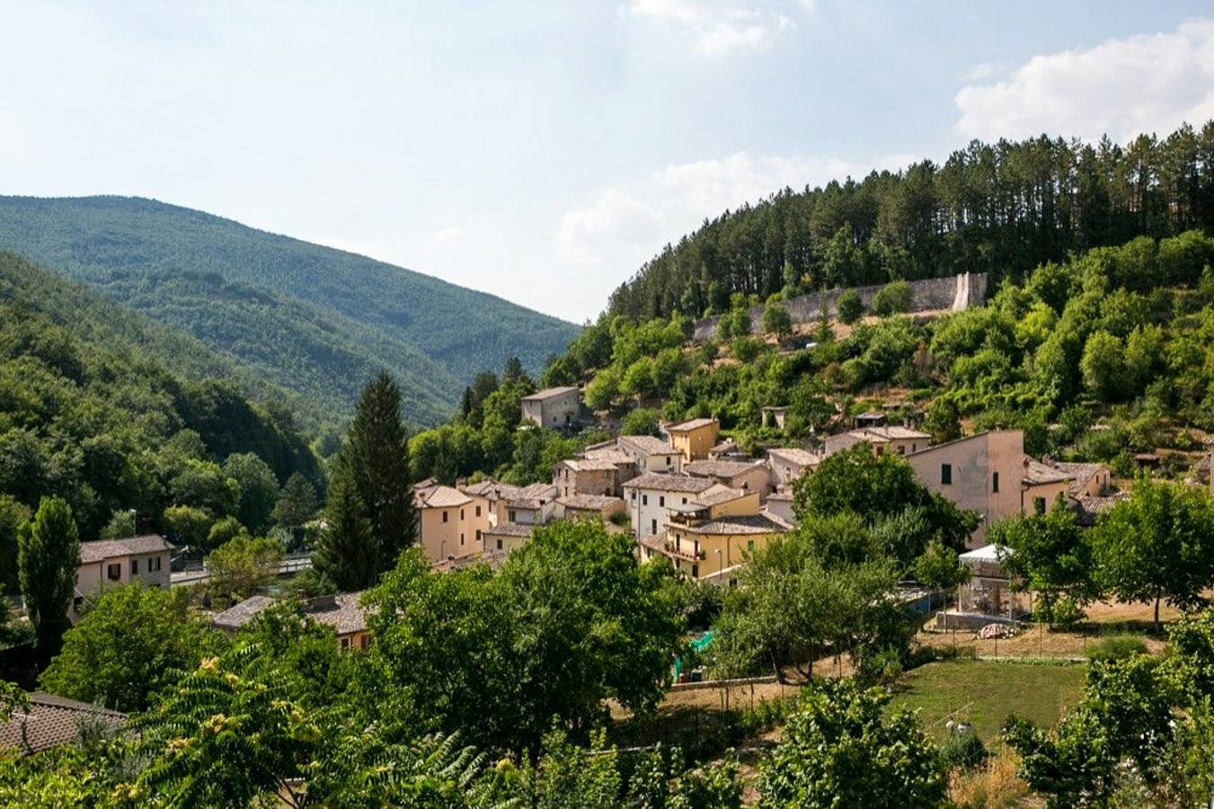 Ganze Wohnung, Mittelalterlicher Turm mit Terrasse in Rasiglia in Rasiglia, Foligno