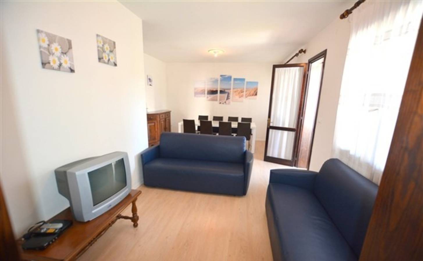 Großes Reihenhaus mit privatem umzäunten Garten für 10 Gäste in Lignano Pineta in Lignano Pineta, Lignano Sabbiadoro