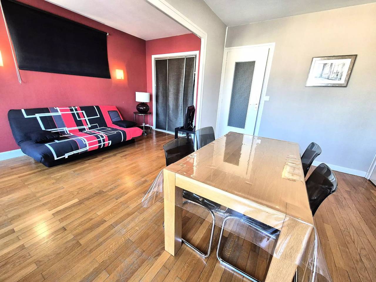 Entire apartment, Both quiet and downtown for this apartment! in Aix-les-Bains, Chambéry region