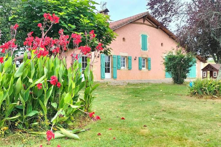 Location de vacances pour 6 personnes, avec jardin à Larbey
