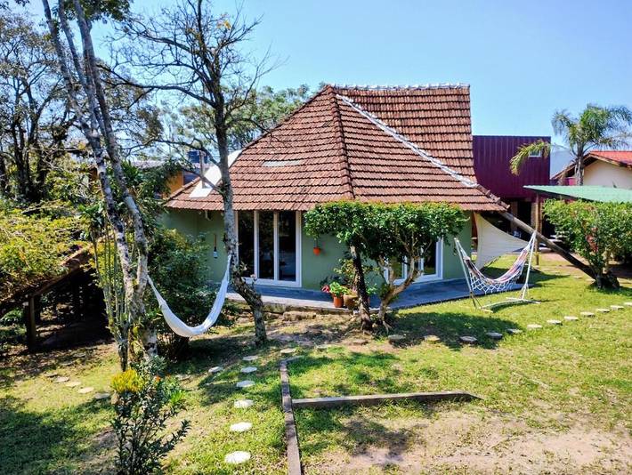 Casas e apartamentos de temporada para 2 pessoas, com vista e jardim em Pântano do Sul