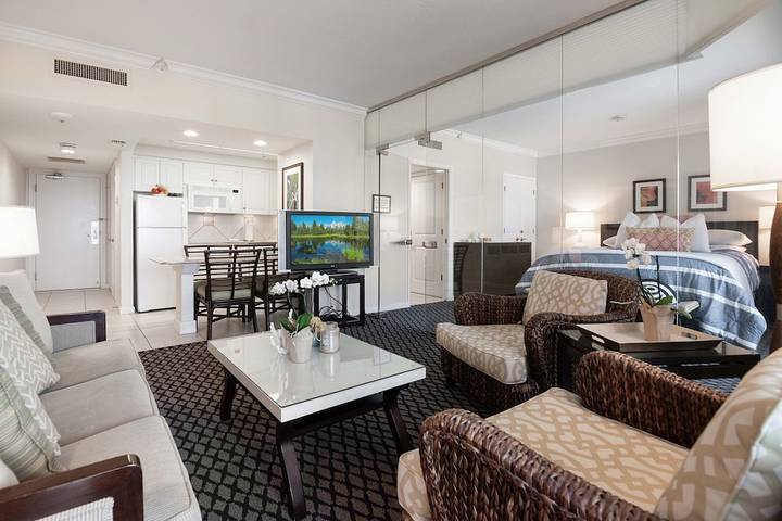 Vacation rental for 4 people, with balcony and pool as well as hot tub in Longboat Key