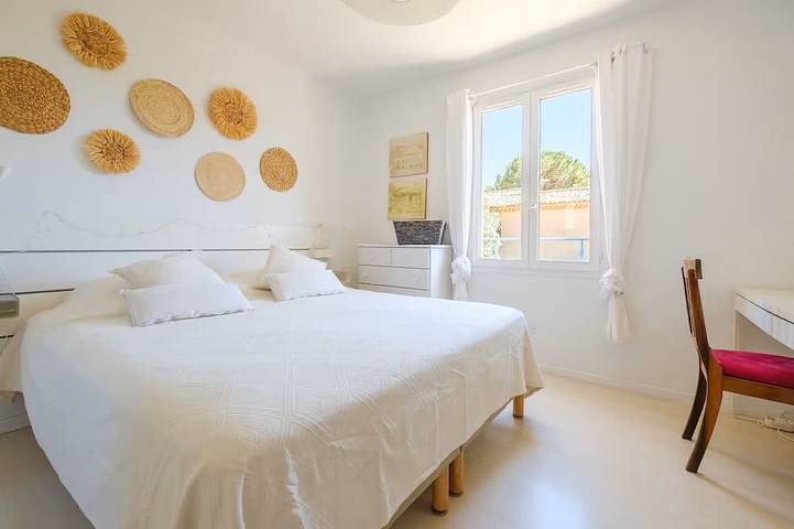 La casa con persianas azules, encantadora villa con jardín. in Tourrettes-sur-Loup, Costa mediterránea (Francia)