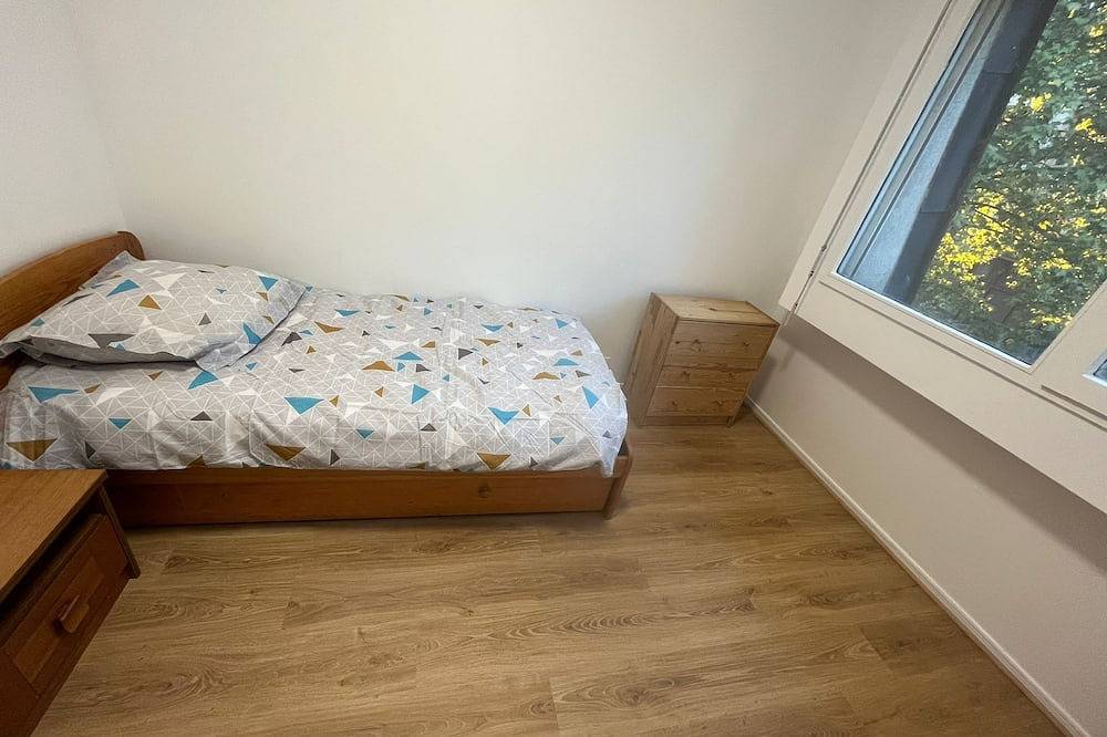 Entire apartment, 4-room apartment in Créteil with parking, private residence in Créteil, Val-de-Marne
