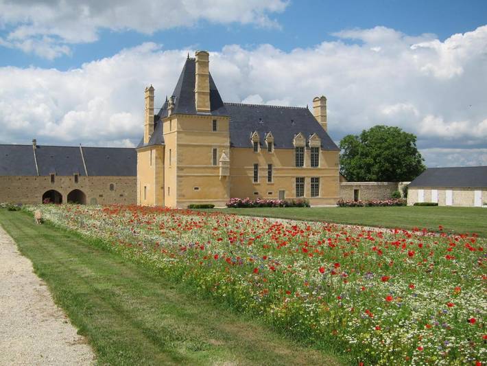 Location de vacances pour 8 personnes, avec jardin et vue à Monceaux-en-Bessin