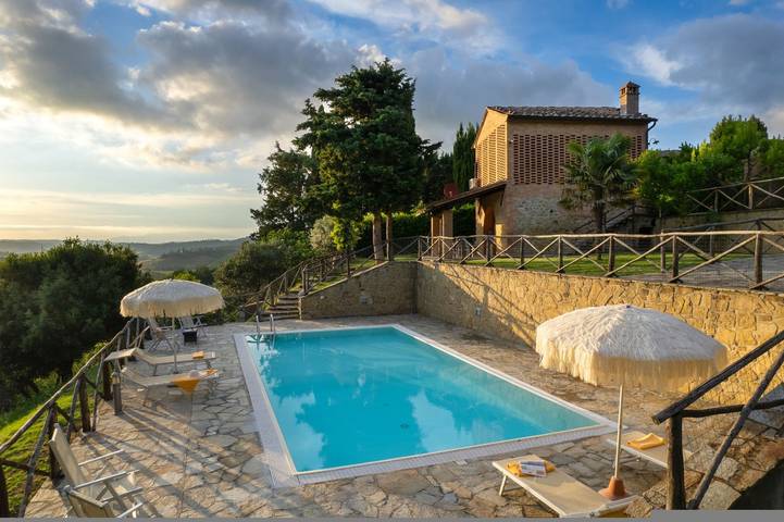 Ferienhaus für 4 Personen, mit Balkon und Terrasse sowie Garten und Ausblick in Volterra