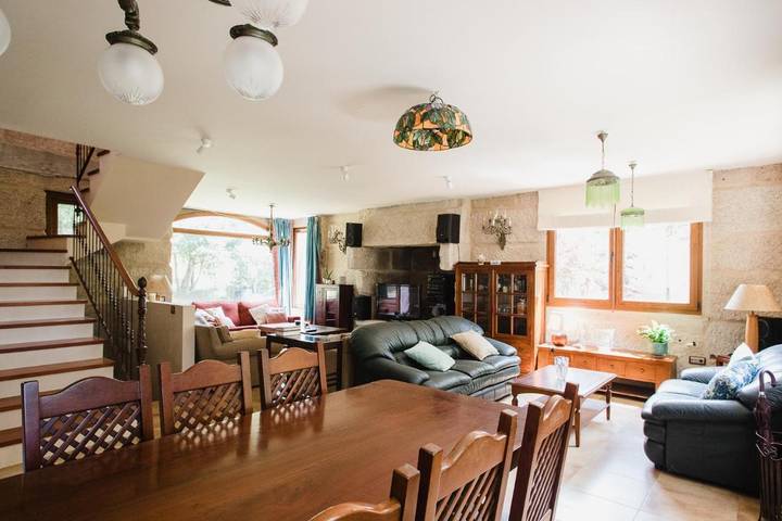 Casa rural con piscina para 10 personas, con vistas además de piscina y jardín, Familias con niños en Baixo Miño - 3