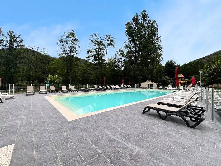 Camping pour 6 personnes, avec vue et terrasse, animaux acceptés