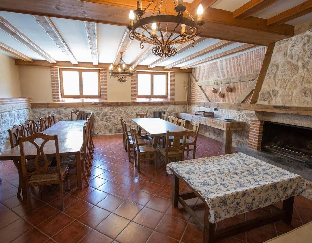 La Casona De Cuellar, casa rural para grupos con piscina en Segovia in Cuéllar , Provincia de Segovia