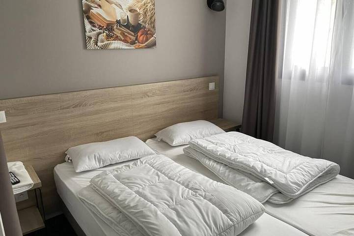 Entire apartment, 150m from ski slopes, 5th floor, view mountain, swimming pool, terrace, tv, ski locker, 74m² in Gourette, Eaux-Bonnes