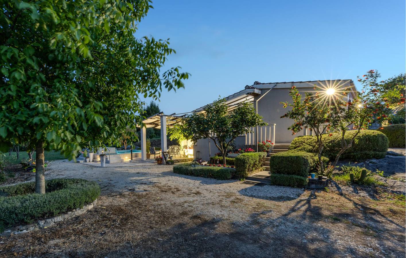 Acogedor apartamento con piscina y terraza, a 2 km de la playa de Divulje in Trogir, Condado de Split-Dalmacia