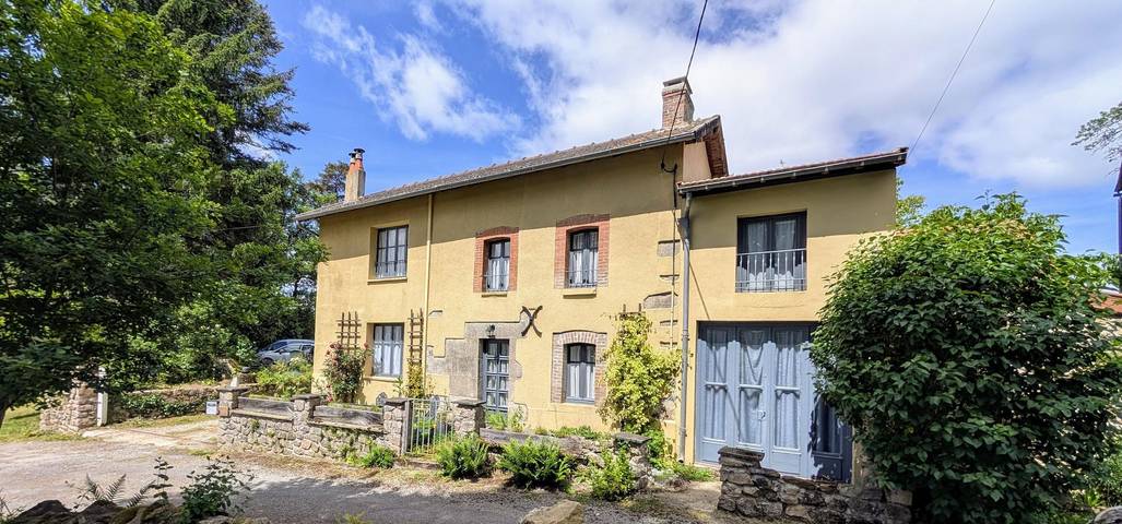 Gîte pour 6 personnes, avec jardin, animaux acceptés à Folles
