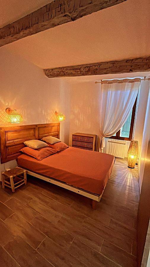 Appartement entier, One-Bedroom Apartment in Cucuron, Parc naturel régional du Luberon