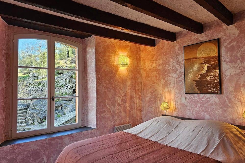 Entire apartment, Domaine de Bagard - Gîte la Source 62m² 4/6 pers Large terrace in Sauve, Le Vigan region