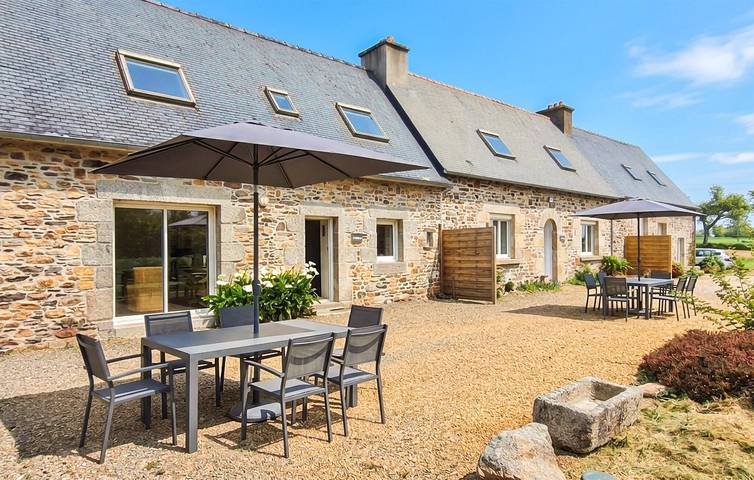 Location de vacances pour 4 personnes, avec jardin et terrasse, animaux acceptés à Rospez