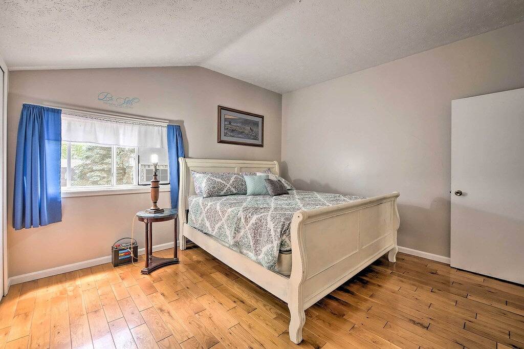 Neu! Einfamilienhaus mit Platz im Freien in Amish Country! in Geauga County