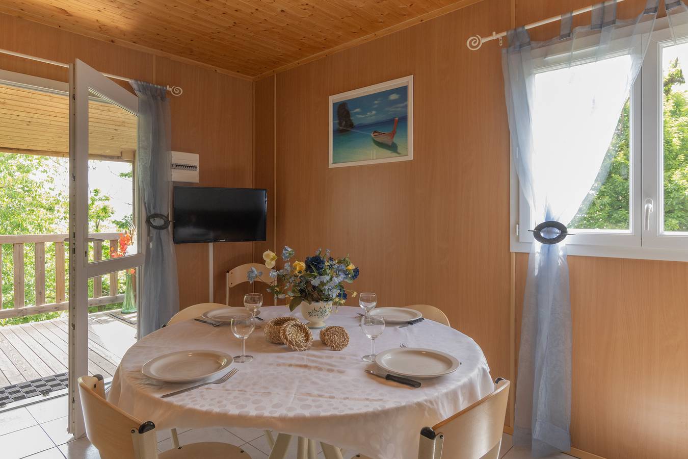 Appartement 'Kevin- Mas Lachamp' avec vue sur la montagne, piscine partagée et climatisation in Gravières, Parc naturel régional des Monts d'Ardèche