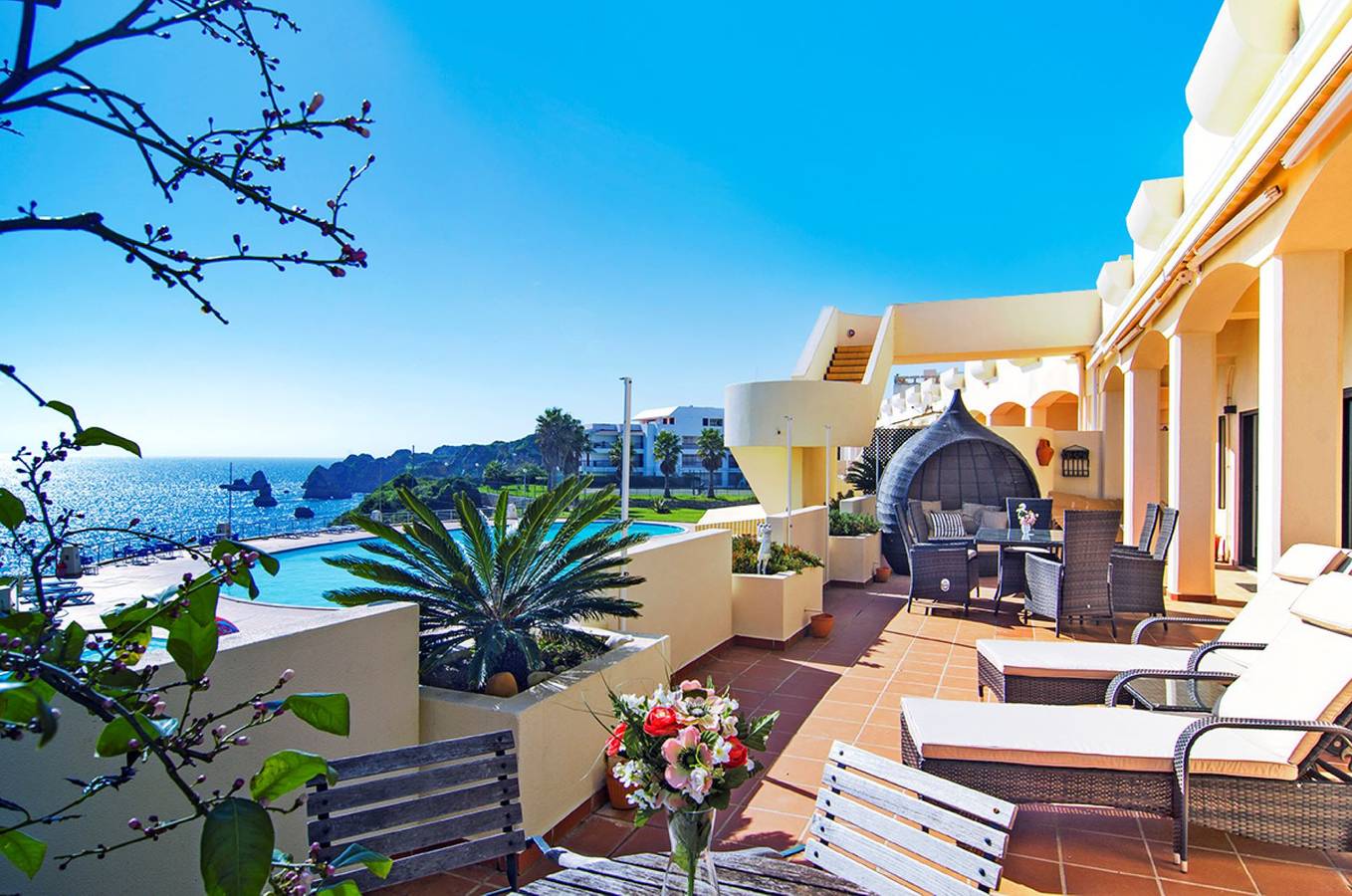 Apartamento entero, Casa Aurora con vistas al mar y hermosa terraza, Iberlagos Resort in Santa Maria, Lagos