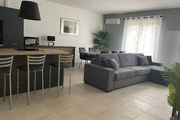Gîte pour 6 personnes, avec jardin à Chevannes