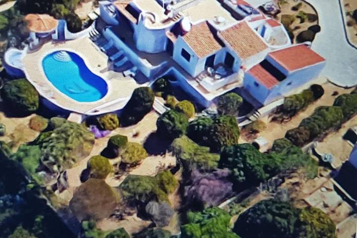 Schöne geräumige Villa mit privatem beheiztem Pool, Meer- und Bergblick in Carvoeiro, Faro Distrikt