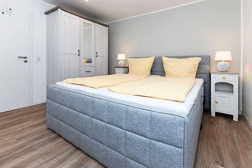 Ganze Wohnung, Ferienwohnung Kastanie - Haus Baumkrone in Groß Holum, Neuharlingersiel