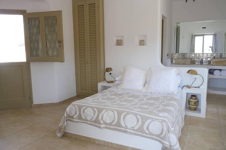 Location de vacances pour 4 personnes, avec Balcon ainsi que Jardin et Piscine dans Folégandros - 4