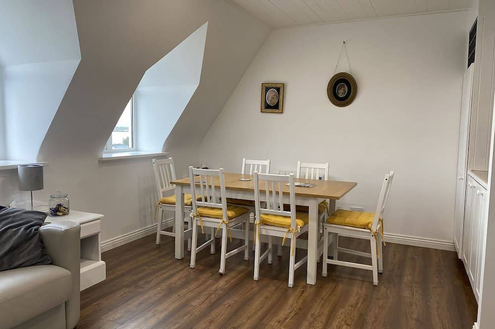 Apartment 454 - Roundstone - sleeps 5 guests  in 2 bedrooms in Roundstone, Connemara
