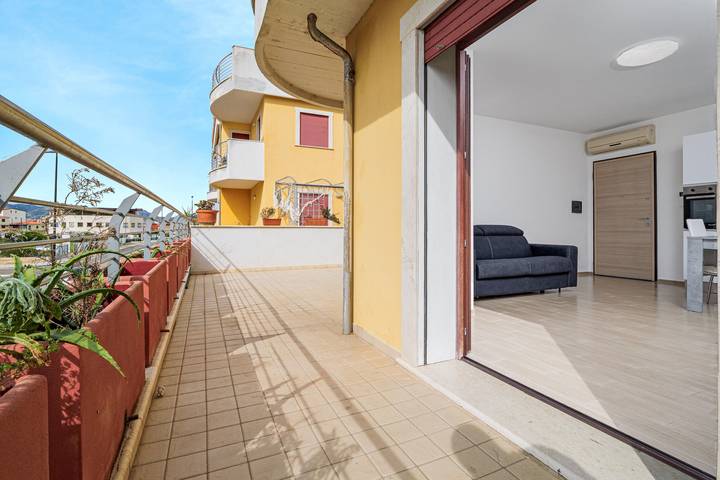 Appartamento intero, Tilly Emerald Stay – Appartamento per 4 persone, ideale per coppie e famiglie in Olbia, Costa Smeralda