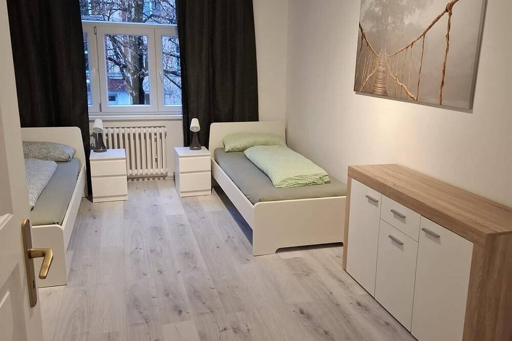 Ganze Wohnung, Steglitz Vi -große Wohnung mit Balkon für Gruppen, Kollegen oder die Familie in Steglitz Berlin, Berlin