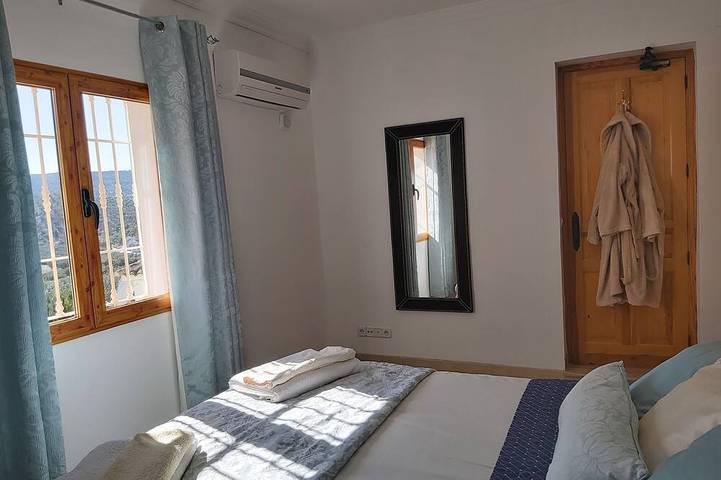 Huge Accessible Group Villa ,No Chlorine Pool, Hot Tub Games area,Cinema Room in Fuente del Conde, Iznájar