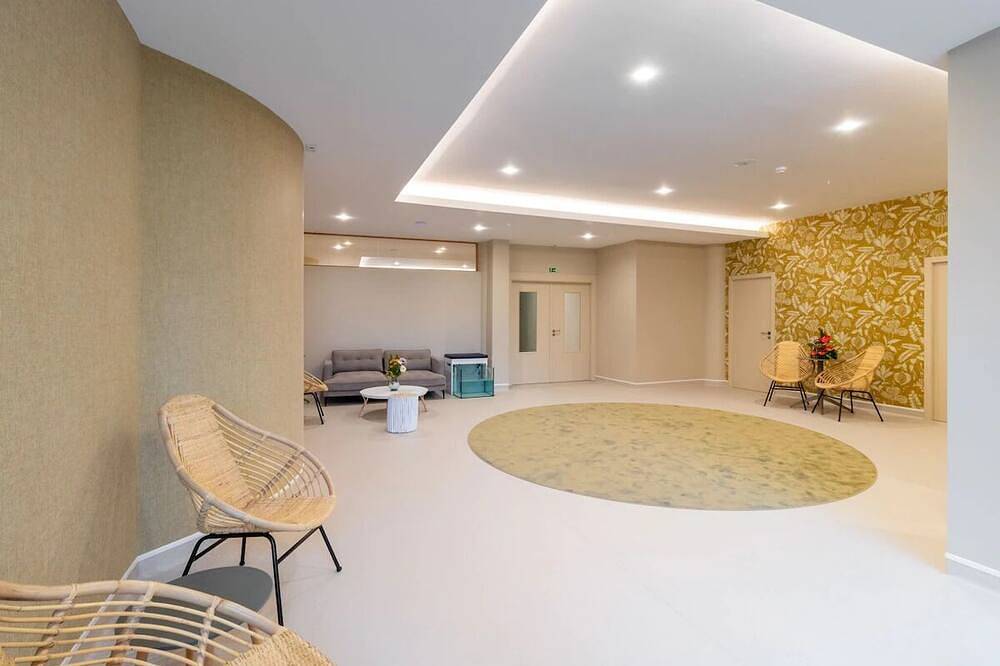 Modern Seafront Room w/ Free Breakfast & Pool Access– Ideal for Relaxing Retreat in Porto Moniz, Madeira