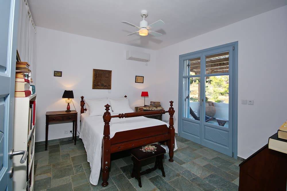 Villa Fondana:  no neighbours; private access to sea;  180 degree views in Alonissos