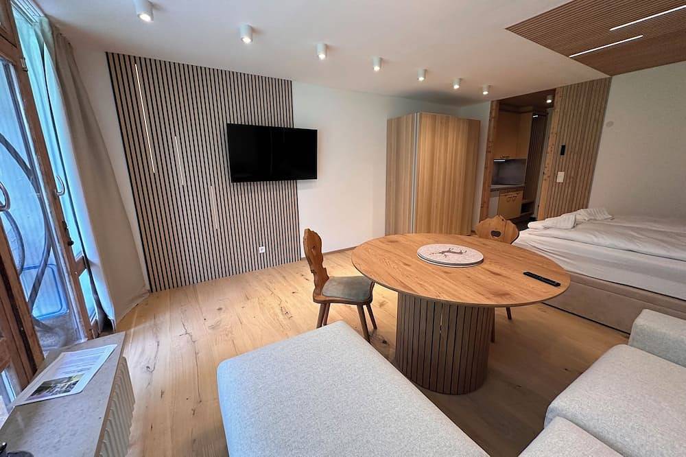 Ganze Wohnung, Ferienwohnung mit Bergblick und Pool im Schlosspark Grubhof in Loferer und Leoganger Steinberge, Sankt Martin bei Lofer