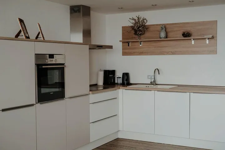 Ferienwohnung für 4 Personen, mit Garten und Ausblick sowie Pool und Seeblick, kinderfreundlich - 1