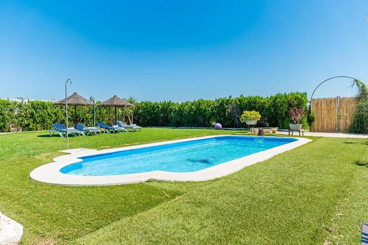 Location de vacances pour 6 personnes, avec Terrasse ainsi que Jardin et Piscine dans La Lantejuela - 3