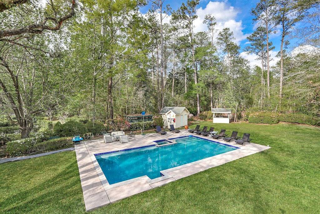 Der geheime Garten befindet sich in Covington, Louisiana. Wirklich einzigartig! in St. Tammany Parish